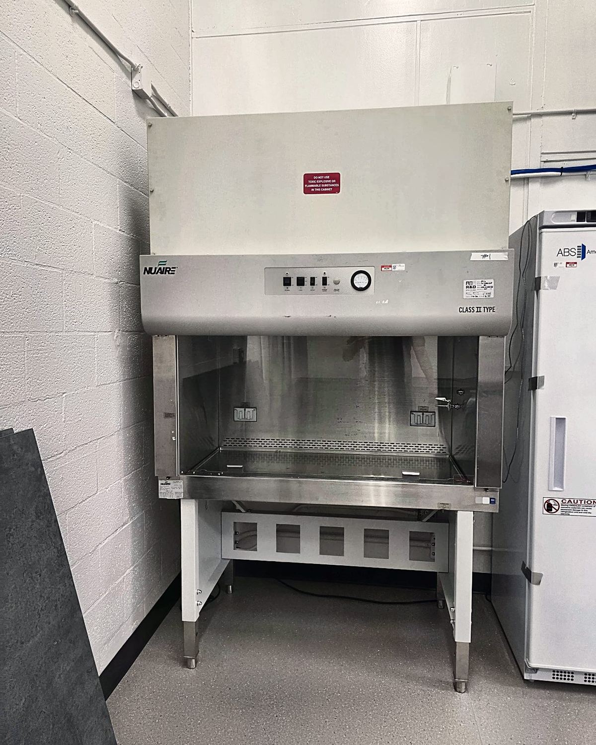 NuAire Class II biosafety cabinet installed in a San Diego medical lab
